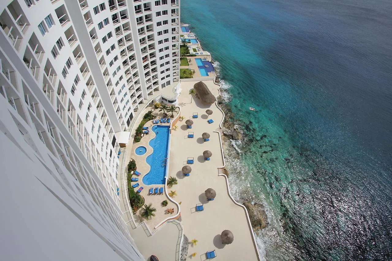 Peninsula Grand Condos By Rentals Your Way location